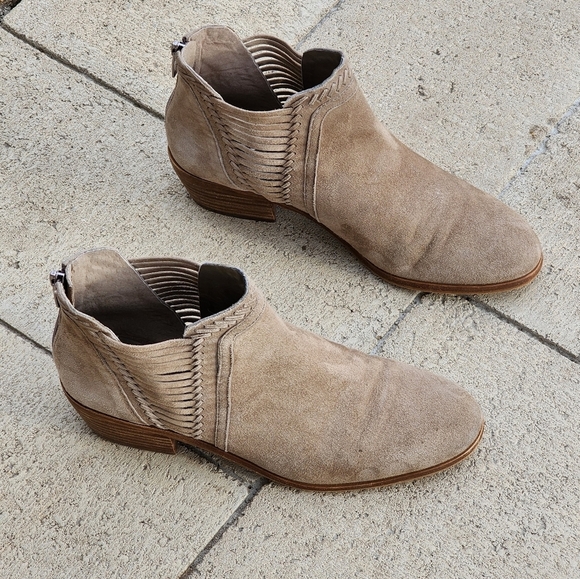 Vince Camuto Pippsy Lattice Side Foxy Suede Leather Booties Ankle Boots Summer - Picture 5 of 16